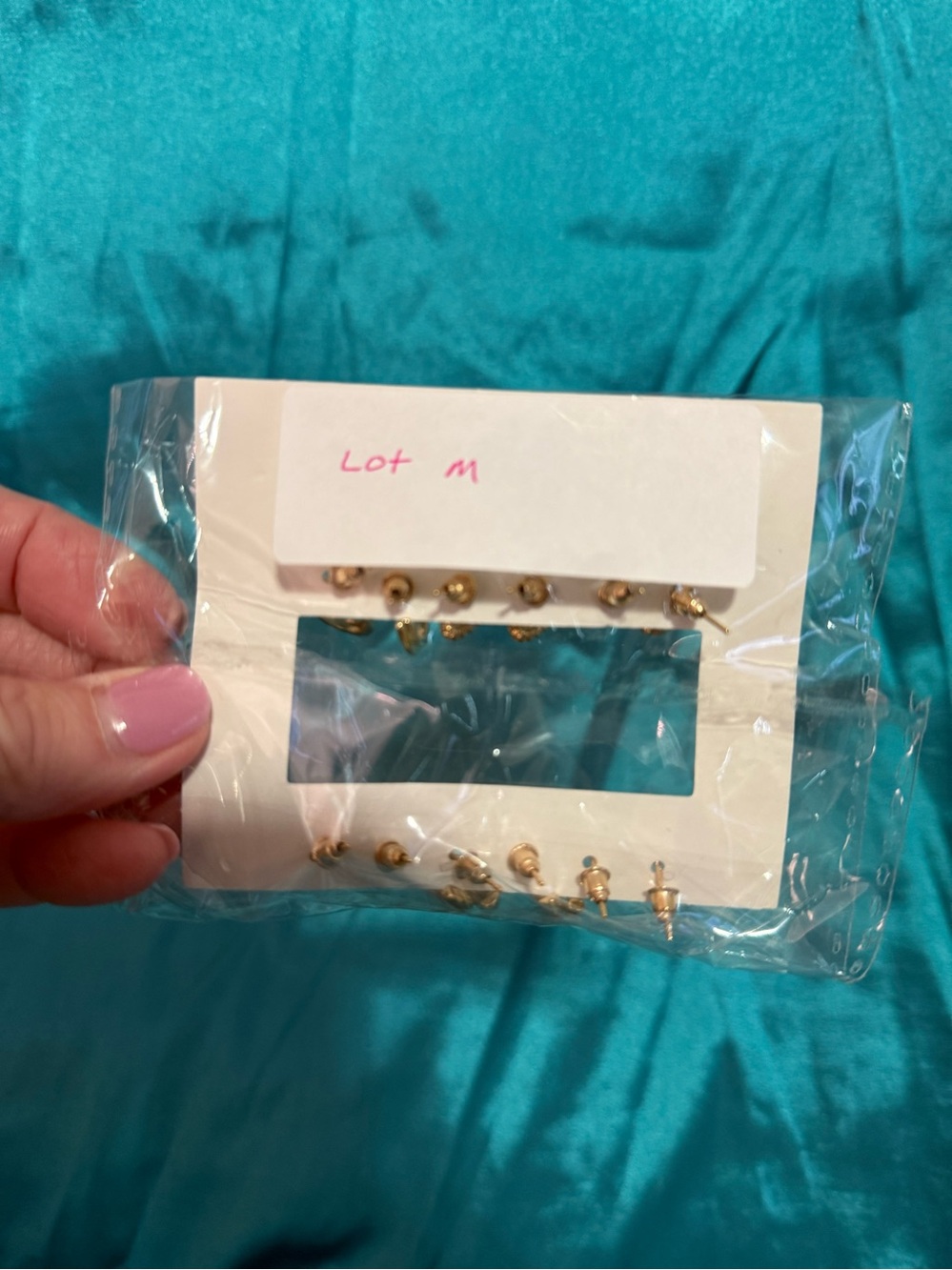 2/20 Gold Hoop Earrings Lot 6 Pairs Mixed Huggie Hoops Textured Twisted Minimal - Picture 3 of 3